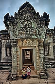 Angkor - Banteay Samre, West Gopura of the first enclosure, east (inner) side.